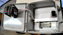 Load image into Gallery viewer, HONEYWELL UDC3300 TEMP CONTROLLER, VERIS PS24 POWER SUPPLY, ENCLOSURE BUNDLE *FS