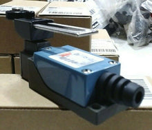 Load image into Gallery viewer, DAYTON 12T961 LIMIT SWITCH ROLLER LEVER 10A/250VAC SPDT LOT/6 -FREE SHIPPING