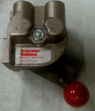 Load image into Gallery viewer, SCHRADER BELLOWS 008230109 3 WAY SLIDE SEAL VALVE 1/4NPT -FREE SHIPPING