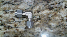 Load image into Gallery viewer, SWAGELOK SS-400-9, 1/4" TUBE UNION ELBOW-FREE SHIPPING