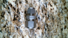 Load image into Gallery viewer, SWAGELOK SS-810-6-6 1/2" x 3/8" TUBE REDUCING UNION - FREE SHIPPING