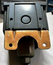 Load image into Gallery viewer, UNITED ELECTRIC CONTROLS TYPE J300 PRESSURE CONTROLLER 0-100PSI 15A *FREE SHIP*