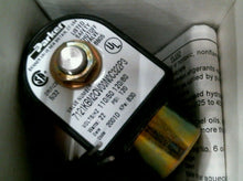 Load image into Gallery viewer, PARKER 7121KBN2QV00N0C322P3 SKINNER VALVE 120V 60HZ 120PSI -FREE SHIPPING