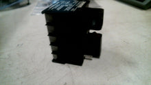 Load image into Gallery viewer, SIEMENS 3TX4440-2A AUXILIARY SWITCH BLOCK W/SCREWS 10A 240V -FREE SHIPPING