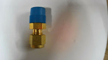Load image into Gallery viewer, SWAGELOK B-400-1-4 BRASS MALE CONNECTOR 1/4" TUBE X 1/4" MALE NPT -FREE SHIPPING