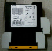 Load image into Gallery viewer, SIEMENS 3RK1205-0BG00-0AA2 SLIMLINE SAFETY INTERFACE MODULE -FREE SHIPPING