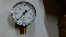 Load image into Gallery viewer, WIKAI 9851925 INDUSTRIAL PRESSURE GAUGE 1/4"NPT LM 3PSI 611.10 2,5" -FREE SHIP