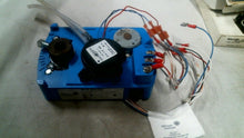 Load image into Gallery viewer, JOHNSON CONTROLS M9106-AGS-2N02 ACTUATOR & TRANSMITTER 53LBS 24VAC -FREE SHIP