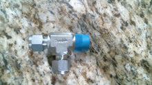 Load image into Gallery viewer, SWAGELOK SS-600-3-6TMT RUN TEE 3/8" TUBE X 3/8"MALE NPT X 3/8 TUBE -FREE SHIP