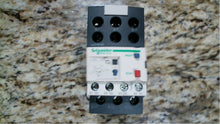 Load image into Gallery viewer, SCHNEIDER ELECTRIC LRD06 CIRCUIT BREAKER 690V, 10A W/LAD7B106 - FREE SHIPPING
