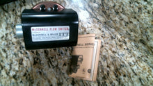 Load image into Gallery viewer, McDONNELL & MILLER FS1 1/2" FLOW SWITCH -FREE SHIPPING