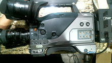 Load image into Gallery viewer, PANASONIC AG-DVC200P VIDEO CAMCORDER w/FUJI TV ZOOM LENS SNAP ON BATTERY PACK