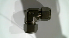 Load image into Gallery viewer, SSP DUOLOK ISSD10UE 5/8" TUBE x 5/8" TUBE STAINLESS STEEL UNION ELBOW -FREE SHIP