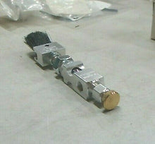 Load image into Gallery viewer, LDI NVB303-2 CHAIN OILER 1 IN NYLON BRUSH 1/8 IN NPT 1/2-20 UNF MOUNTING *FRSHP