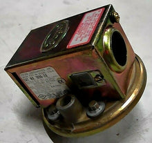 Load image into Gallery viewer, DWYER 1996-20 PRESSURE SWITCH SERIES 1900 (TYPE 1 ENCLOSURE) 45IN W.C. MAX *FS*