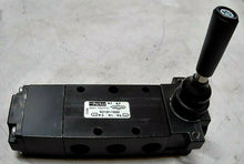 Load image into Gallery viewer, PARKER SCHRADER BELLOWS 521811000 MANUAL AIR CONTROL VALVE 4-WAY 3-POSITION *FS*