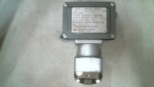 Load image into Gallery viewer, UNITED ELECTRIC CONTROLS J6-S52-8749 PRESSURE SWITCH 2500PSI 15A 480VAC-FREESHIP