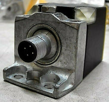 Load image into Gallery viewer, TURCK NI20-CK40-VN4X2-H1141 INDUCTIVE SENSOR &amp; BRACKET 10-65VDC 200MA SN20MM *FS
