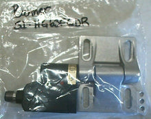 Load image into Gallery viewer, BANNER SI-HG63FQDR HINGE SAFETY INTERLOCK SWITCH 2 N.C. 1 N.O. CONTACTS *FRSHIP*
