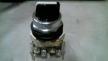 Load image into Gallery viewer, ALLEN BRADLEY 800T-E13A CYLINDER LOCK PUSH BUTTON UNIT SER.P -FREE SHIPPING
