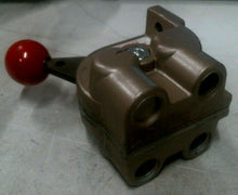 Load image into Gallery viewer, SCHRADER BELLOWS 008230109 3 WAY SLIDE SEAL VALVE 1/4NPT -FREE SHIPPING
