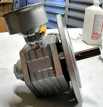 Load image into Gallery viewer, IDEX GAST 4AM-NRV-92 AIR MOTOR 1.8HP HUB MOUNT 3000RPM 5/8SHAFT DIA 1/4NPT *FRSH
