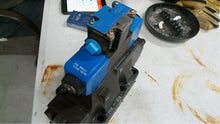 Load image into Gallery viewer, EATON VICKERS DIRECTIONAL CONTROL VALVE DG5V-8-H PILOT DG4V
