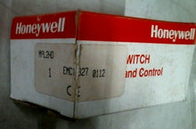 Load image into Gallery viewer, HONEYWELL MICRO SWITCH MPL2-HD RETROREFLECTIVE SENSOR 30FT 10SEC -FREE SHIPPING
