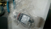 Load image into Gallery viewer, ALLEN-BRADLEY 800MR-24HX2B SER D SELECTOR SWITCH 24V AC/DC free shipping
