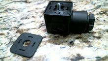 Load image into Gallery viewer, CANFIELD CONNECTOR B-12 PLUG-IN CONNECTOR -FREE SHIPPING
