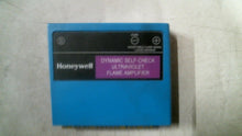Load image into Gallery viewer, HONEYWELL R7861A-1026 DYNAMIC SELF CHECK ULTRAVIOLET FLAME AMPLIFIER -FREE SHIP
