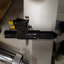 Load image into Gallery viewer, Detroit Diesel Fuel Injector R5228770 gr.2 1001 n70 free shipping
