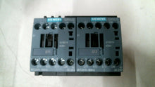 Load image into Gallery viewer, SIEMENS 3RA2315-8XB30-1BB4 REVERSING S00 CONTACTOR 24VDC 7A  -FREE SHIPPING

