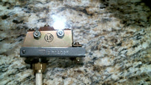 Load image into Gallery viewer, STEWART WARNER G704025 THERMOSTATIC SWITCH 5930-00-345-5455 -FREE SHIPPING
