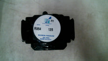 Load image into Gallery viewer, ARROW PNEUMATICS R354 1/2&quot; NPT REGULATOR 125 RANGE 300PSI -FREE SHIPPING
