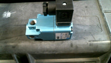 Load image into Gallery viewer, MAC VALVE 225B-611JA SOLENOID VALVE 24VDC 8.5W 150PSI -FREE SHIPPING
