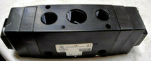 Load image into Gallery viewer, PARKER SCHRADER BELLOWS B592000XXC SOLENOID VALVE 3/8"D. AIR 3P 146PSI MAX *FS*
