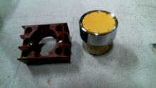 Load image into Gallery viewer, SIEMENS 3SB02-PFY 22MM PUSHBUTTON FLUSH YELLOW -FREE SHIPPING
