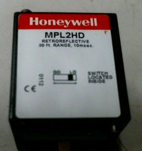 Load image into Gallery viewer, HONEYWELL MICRO SWITCH MPL2-HD RETROREFLECTIVE SENSOR 30FT 10SEC -FREE SHIPPING
