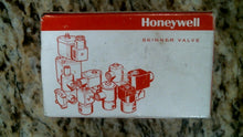 Load image into Gallery viewer, HONEYWELL SKINNER VALUE V5L65460 SOLENOID VALUE -FREE SHIPPING
