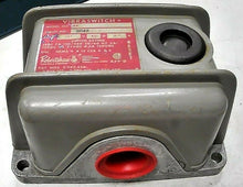 Load image into Gallery viewer, ROBERTSHAW VIBRASWITCH MODEL 366-A8 VIBRATION SWITCH, RESET TYPE *FREE SHIPPING*
